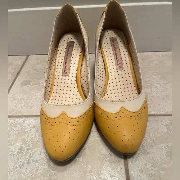 Yellow and white B.A.I.T. vegan leather vintage-inspired heels Size 6 - Picture 4 of 5
